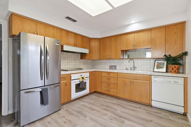 1332 62nd St, Sacramento, CA 95819