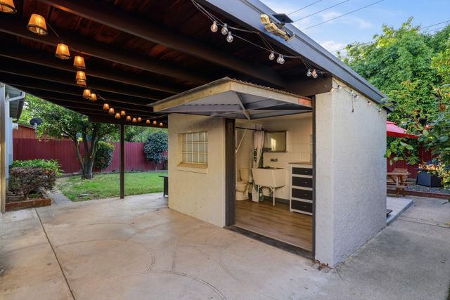 1332 62nd St, Sacramento, CA 95819