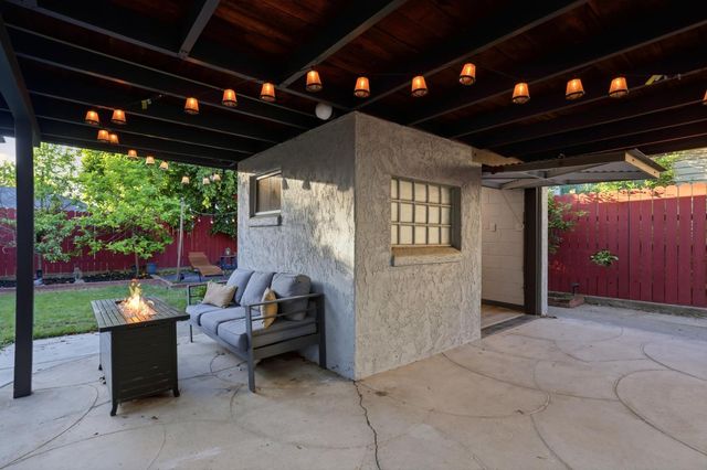 1332 62nd St, Sacramento, CA 95819