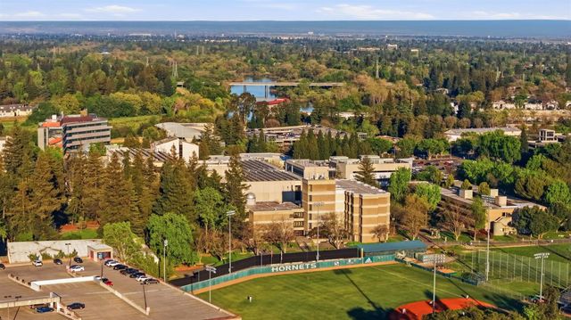 1332 62nd St, Sacramento, CA 95819