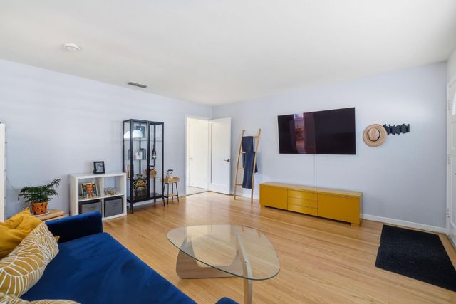 1332 62nd St, Sacramento, CA 95819