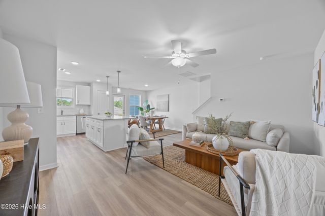 62 W Pioneer Way 121, Hampstead, NC 28443