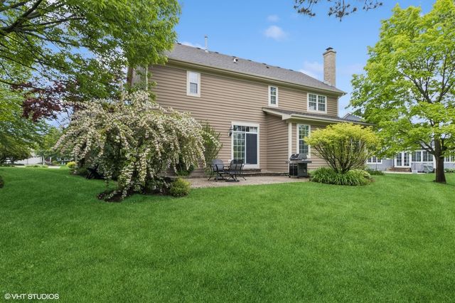 5 N Chestnut Court, Hawthorn Woods, IL 60047