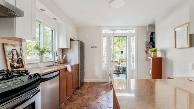 32 Bellis Circle, Cambridge, MA 02140