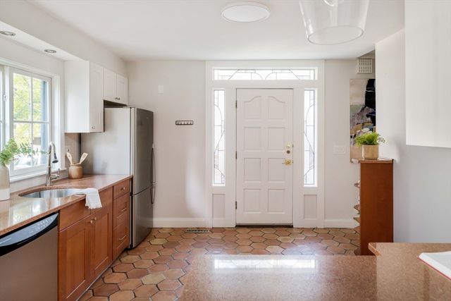 32 Bellis Circle, Cambridge, MA 02140