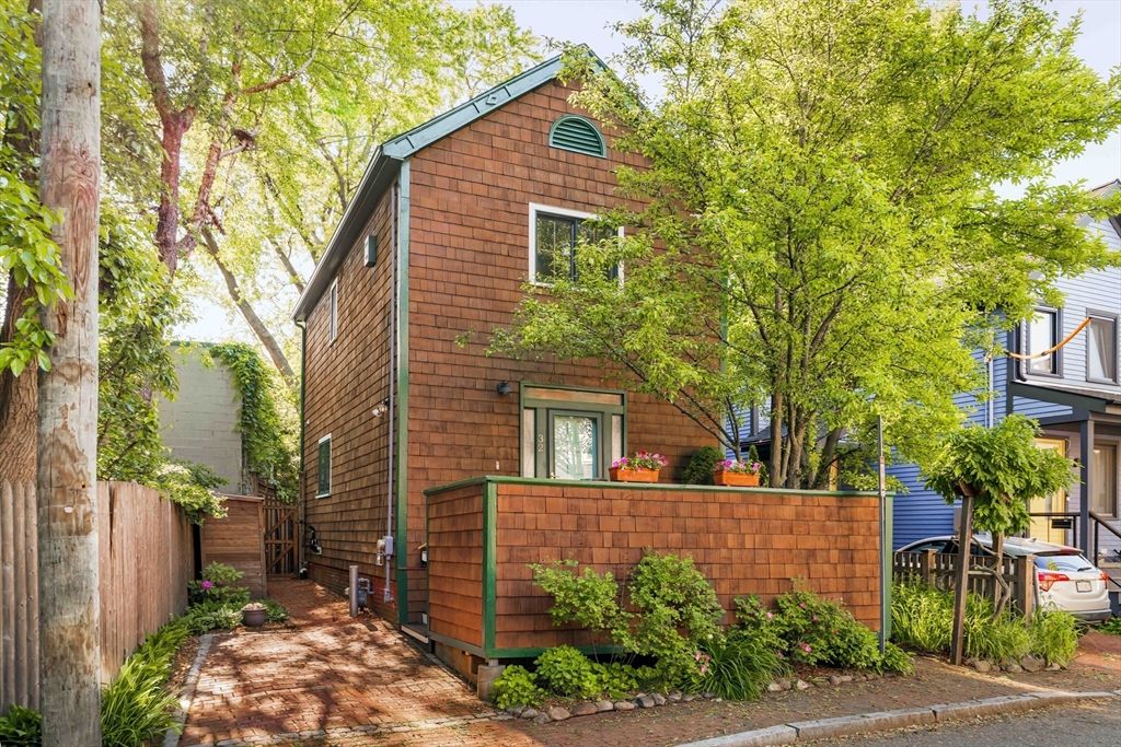 32 Bellis Circle, Cambridge, MA 02140