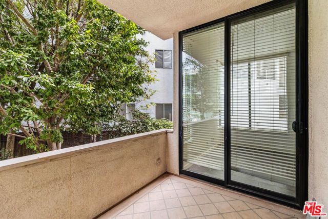 500 S BARRINGTON Avenue 2, Los Angeles, CA 90049