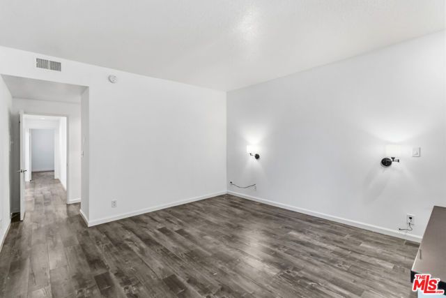 500 S BARRINGTON Avenue 2, Los Angeles, CA 90049