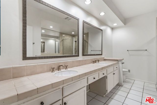 500 S BARRINGTON Avenue 2, Los Angeles, CA 90049