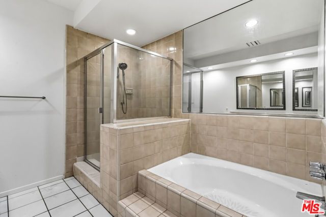 500 S BARRINGTON Avenue 2, Los Angeles, CA 90049