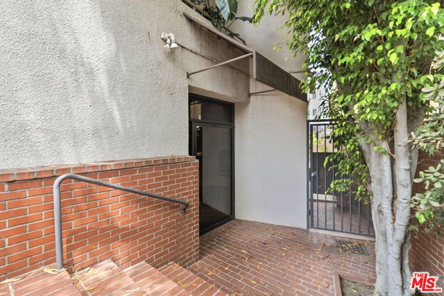 500 S BARRINGTON Avenue 2, Los Angeles, CA 90049