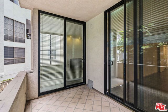 500 S BARRINGTON Avenue 2, Los Angeles, CA 90049