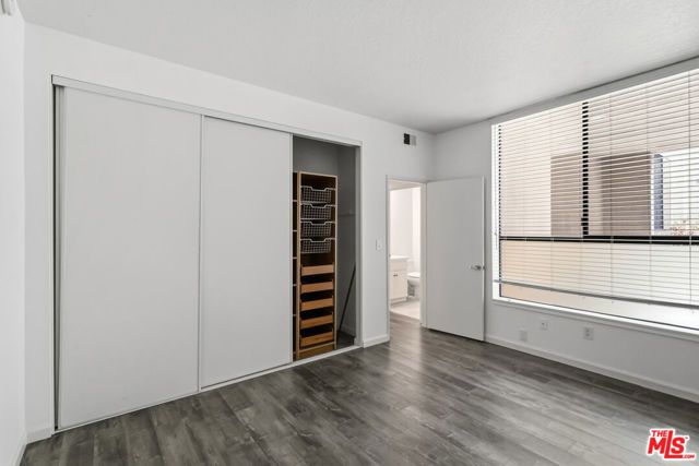 500 S BARRINGTON Avenue 2, Los Angeles, CA 90049