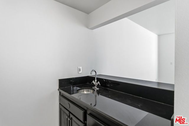 500 S BARRINGTON Avenue 2, Los Angeles, CA 90049