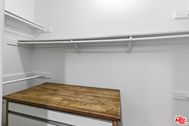 500 S BARRINGTON Avenue 2, Los Angeles, CA 90049