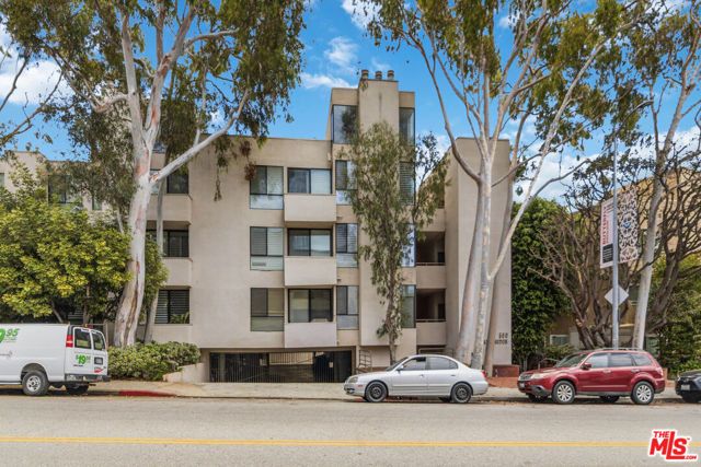 500 S BARRINGTON Avenue 2, Los Angeles, CA 90049