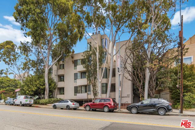 500 S BARRINGTON Avenue 2, Los Angeles, CA 90049