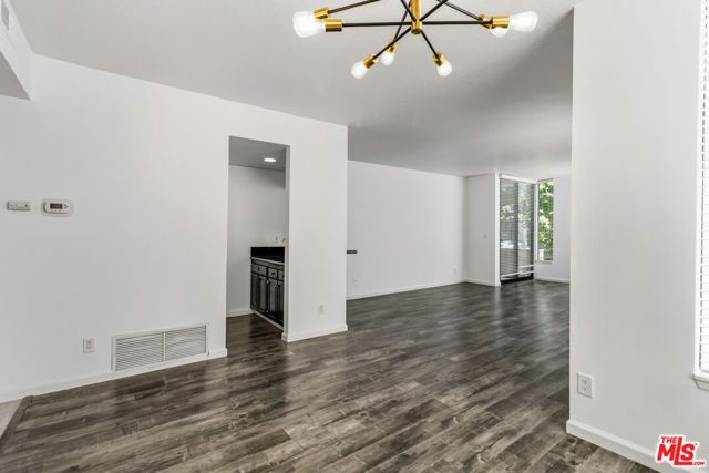 500 S BARRINGTON Avenue 2, Los Angeles, CA 90049