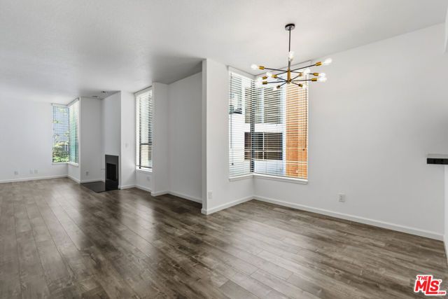 500 S BARRINGTON Avenue 2, Los Angeles, CA 90049