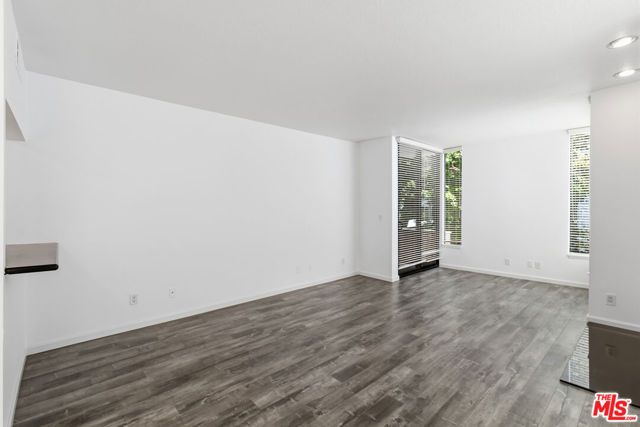 500 S BARRINGTON Avenue 2, Los Angeles, CA 90049