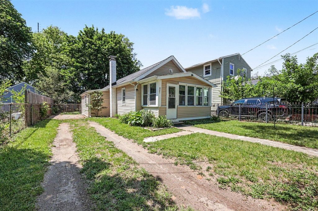 2841 Longstreet Avenue, Wyoming, MI 49509