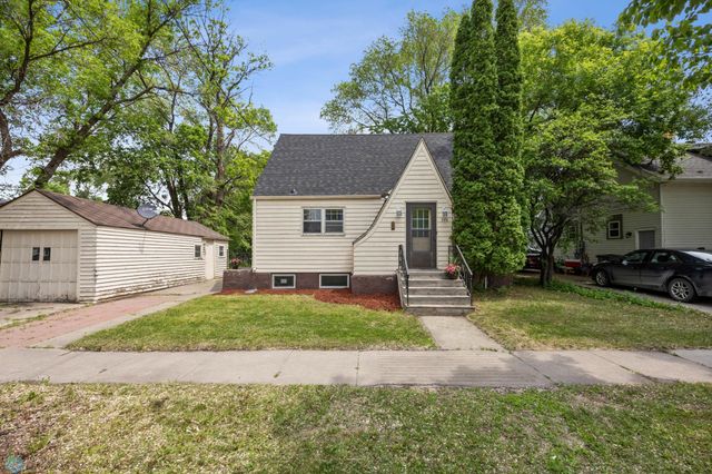 310 10th Street S, Moorhead, MN 56560