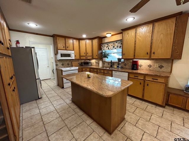 808 Elaine Dr, Tyler, TX 75703