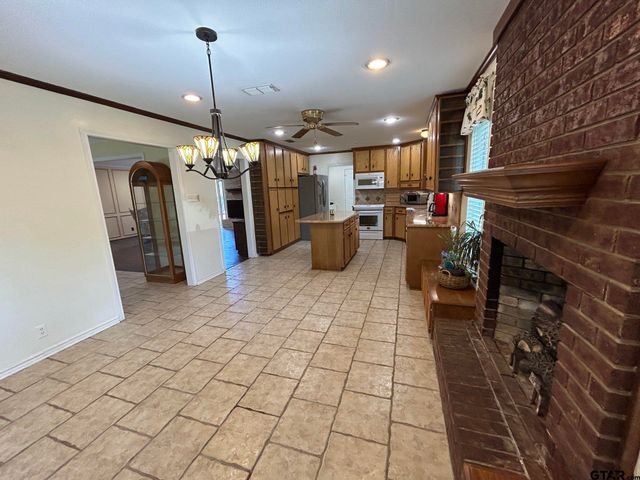 808 Elaine Dr, Tyler, TX 75703