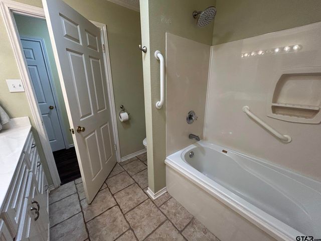 808 Elaine Dr, Tyler, TX 75703