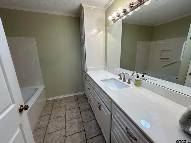 808 Elaine Dr, Tyler, TX 75703