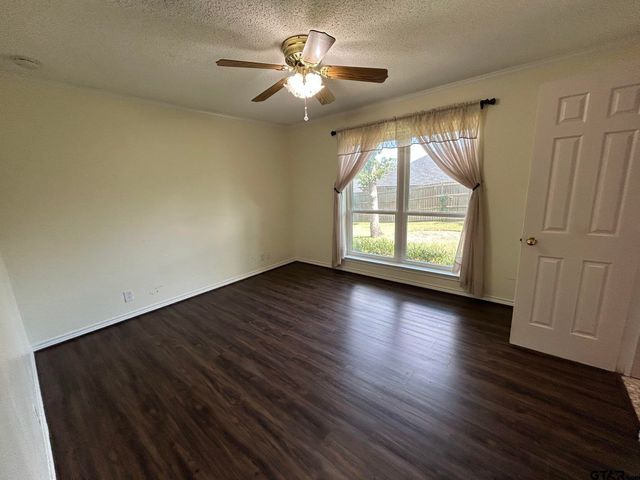 808 Elaine Dr, Tyler, TX 75703
