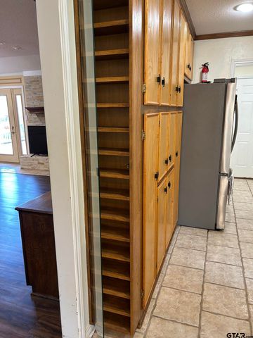 808 Elaine Dr, Tyler, TX 75703