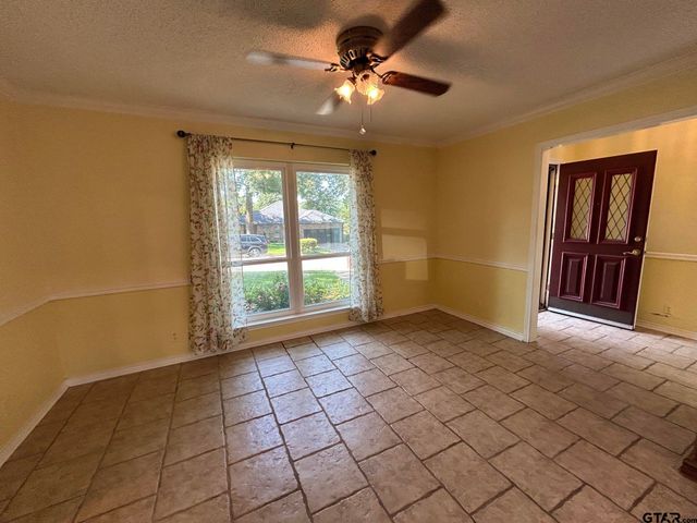 808 Elaine Dr, Tyler, TX 75703