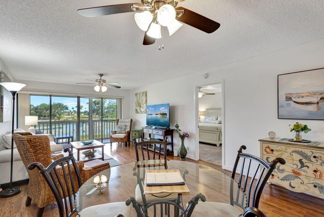 348 Brackenwood Circle, Palm Beach Gardens, FL 33418