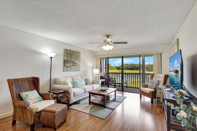 348 Brackenwood Circle, Palm Beach Gardens, FL 33418