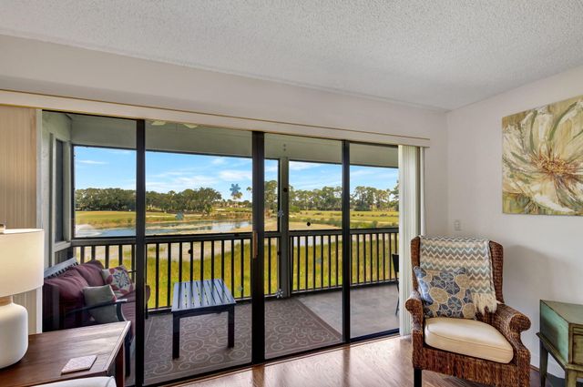 348 Brackenwood Circle, Palm Beach Gardens, FL 33418