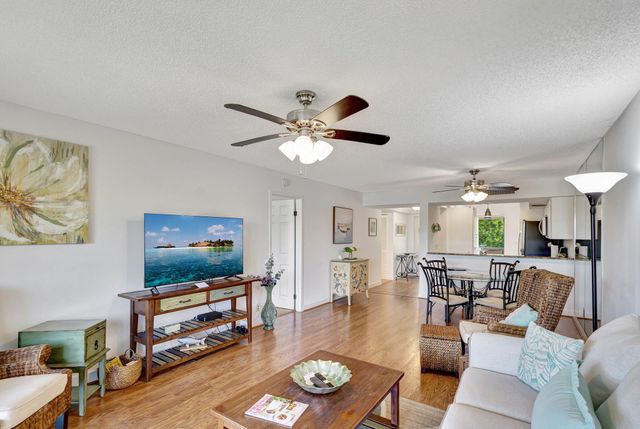 348 Brackenwood Circle, Palm Beach Gardens, FL 33418