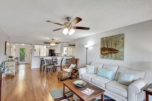 348 Brackenwood Circle, Palm Beach Gardens, FL 33418