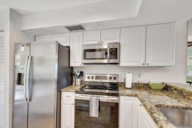 348 Brackenwood Circle, Palm Beach Gardens, FL 33418