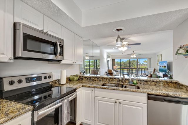 348 Brackenwood Circle, Palm Beach Gardens, FL 33418