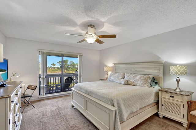 348 Brackenwood Circle, Palm Beach Gardens, FL 33418