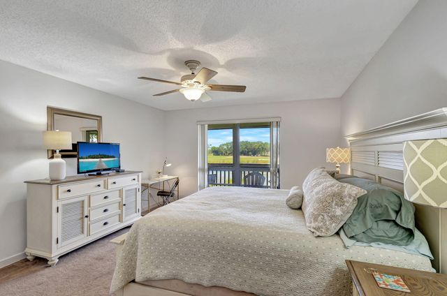 348 Brackenwood Circle, Palm Beach Gardens, FL 33418