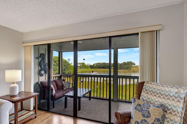 348 Brackenwood Circle, Palm Beach Gardens, FL 33418