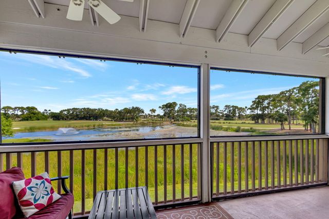 348 Brackenwood Circle, Palm Beach Gardens, FL 33418