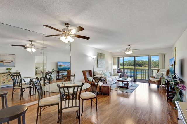 348 Brackenwood Circle, Palm Beach Gardens, FL 33418