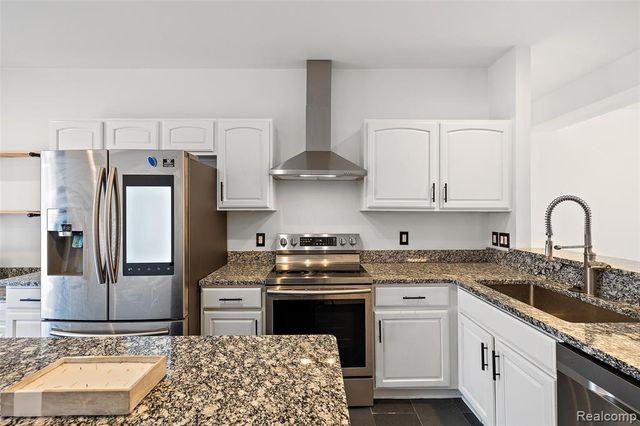 3227 Camden Drive, Troy, MI 48084