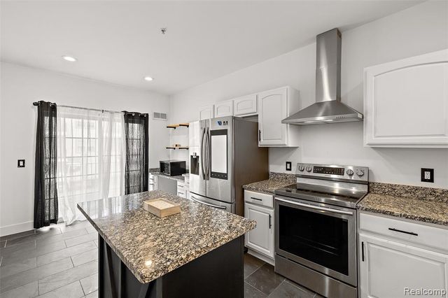 3227 Camden Drive, Troy, MI 48084