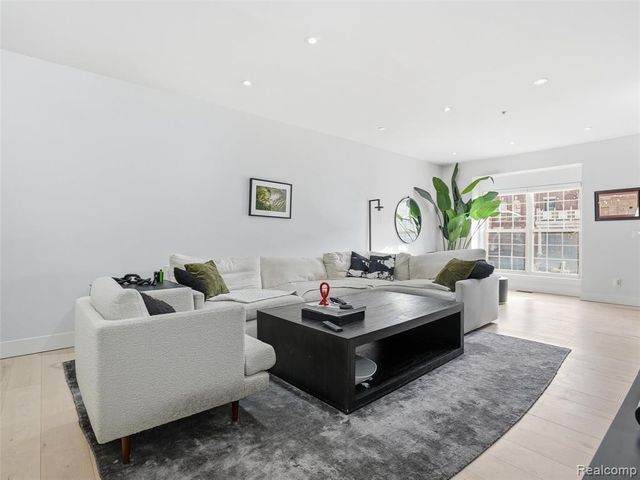 3227 Camden Drive, Troy, MI 48084