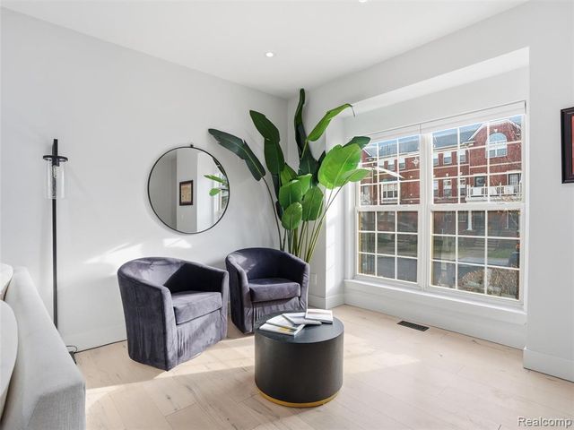 3227 Camden Drive, Troy, MI 48084