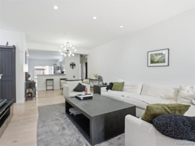 3227 Camden Drive, Troy, MI 48084